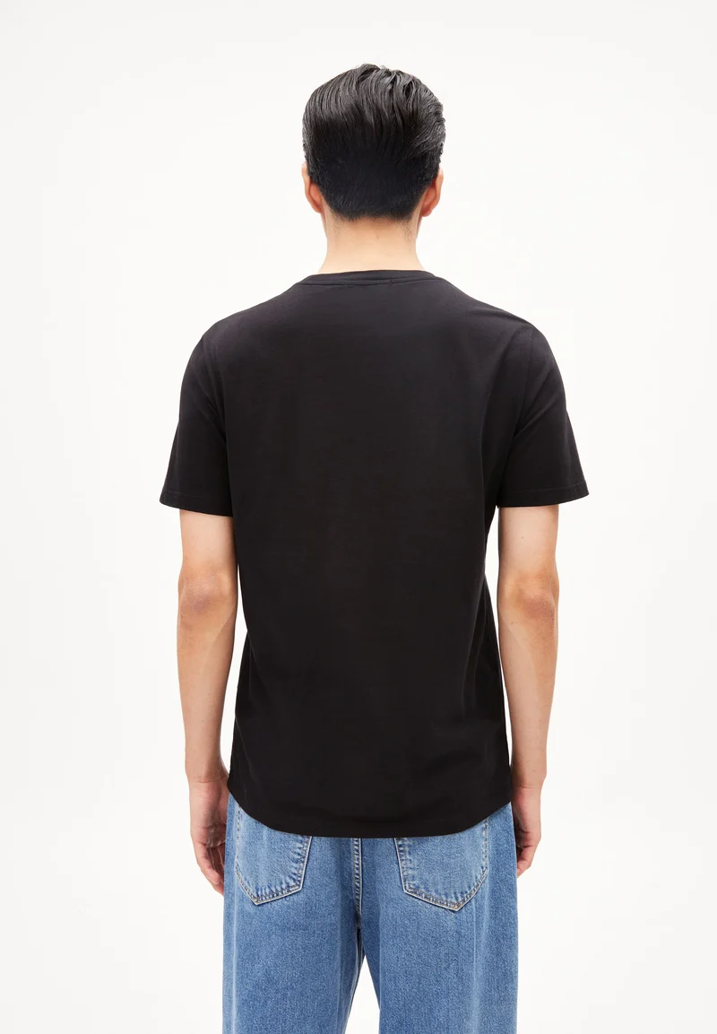 JAAMES PIXXEL LOGAA | black