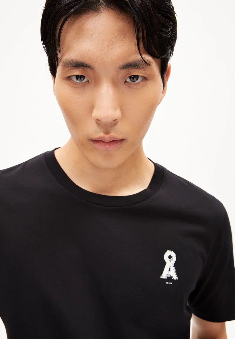 JAAMES PIXXEL LOGAA | black