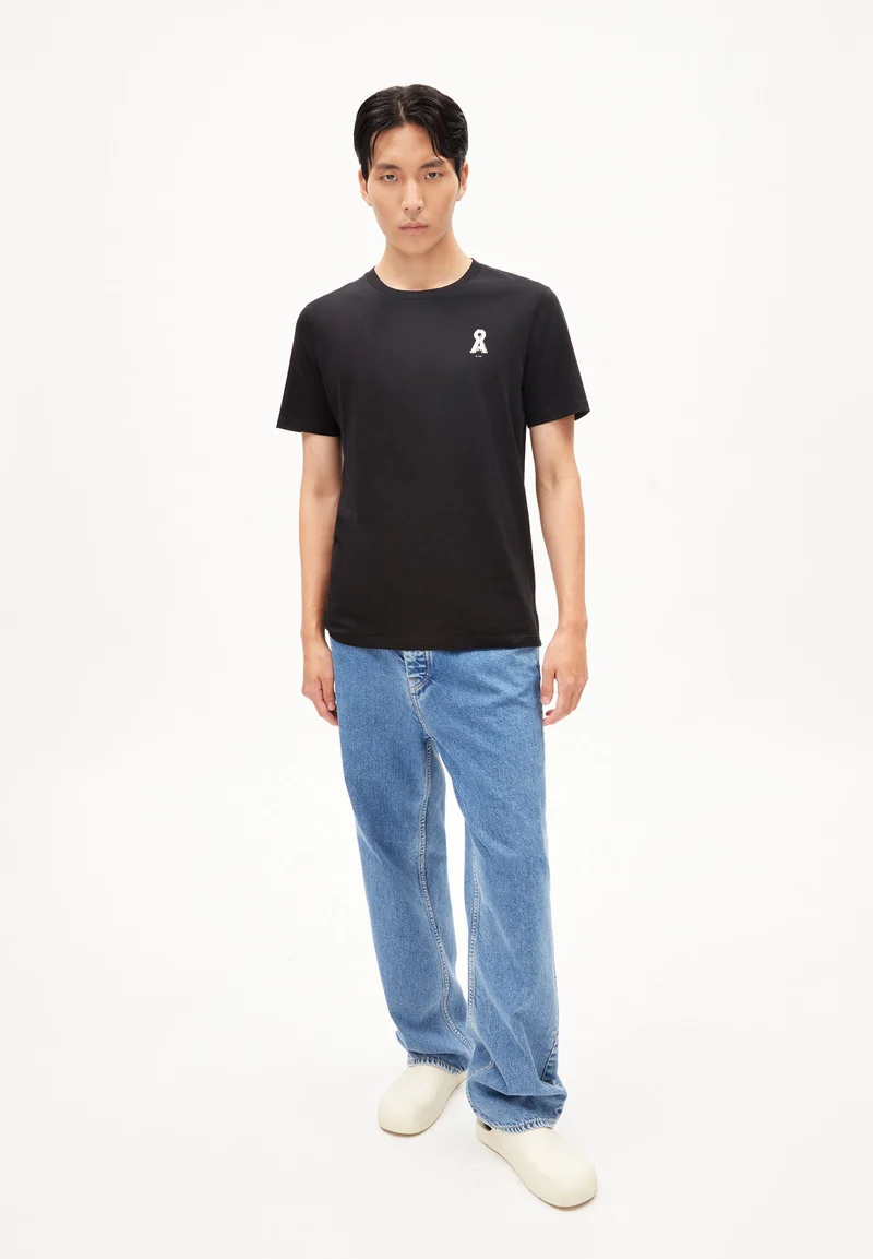 JAAMES PIXXEL LOGAA | black