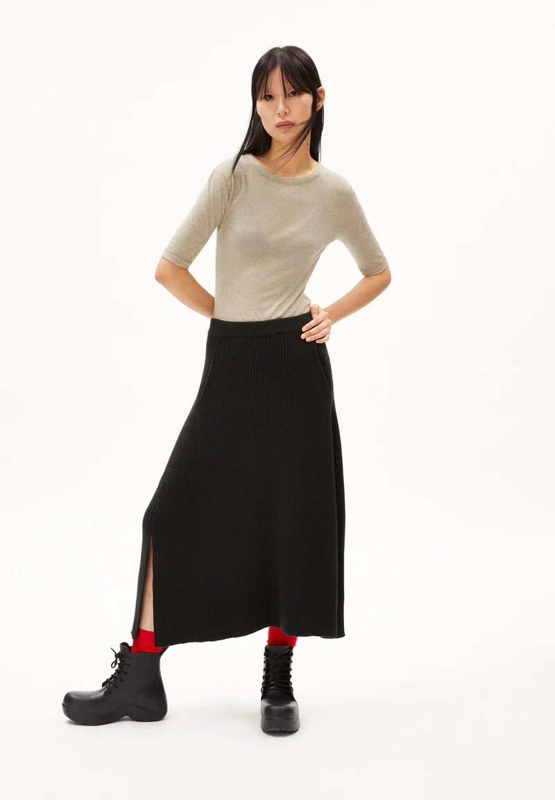 ANNIKAA MARIAA | sandstone