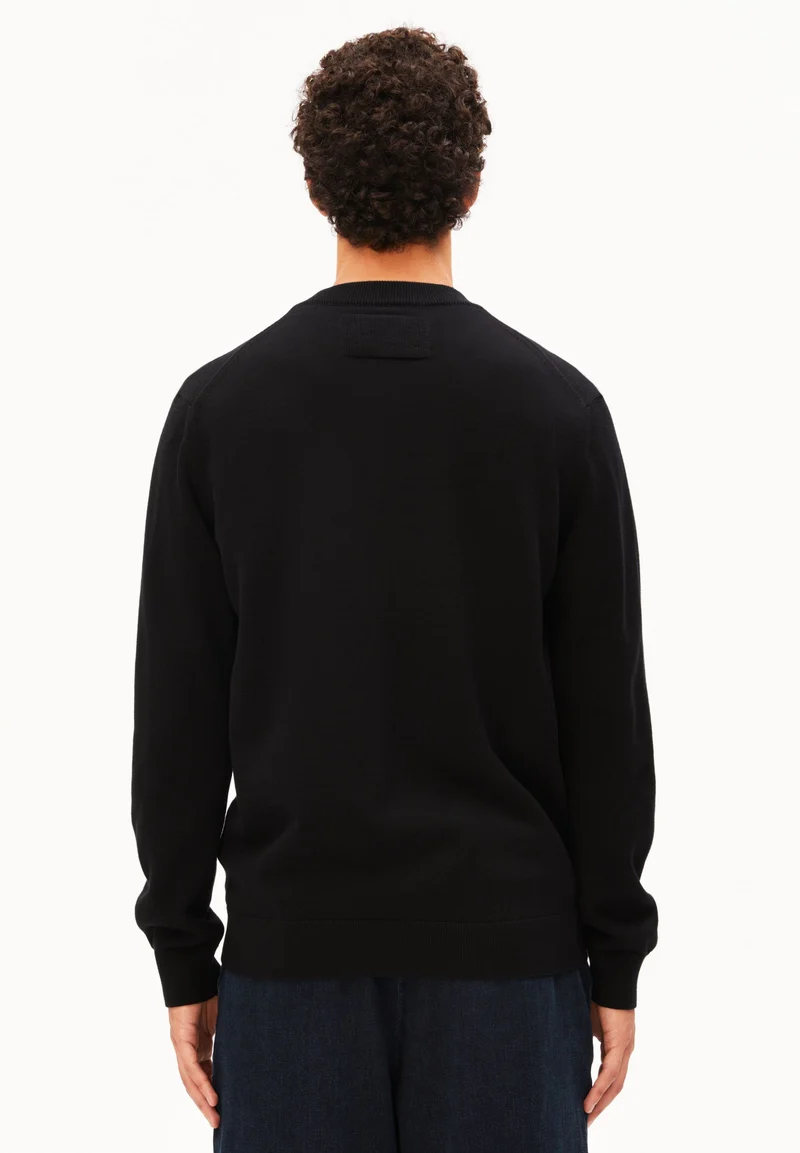 AGAAMON STRICKJACKE | black