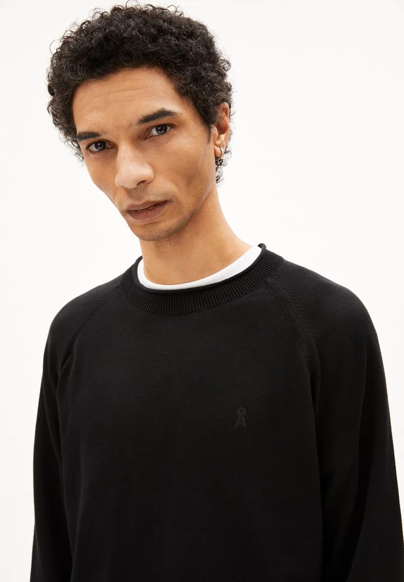 JAAIRO | black