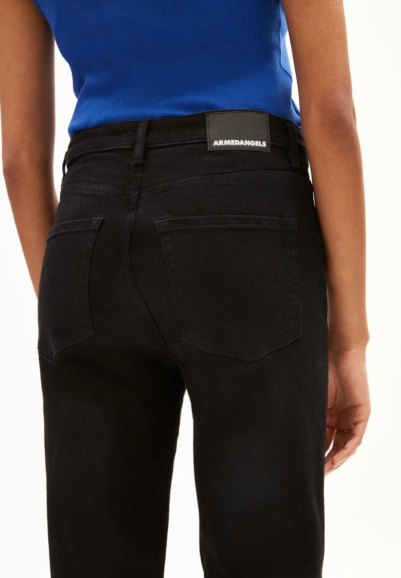 LINNAA | breath black