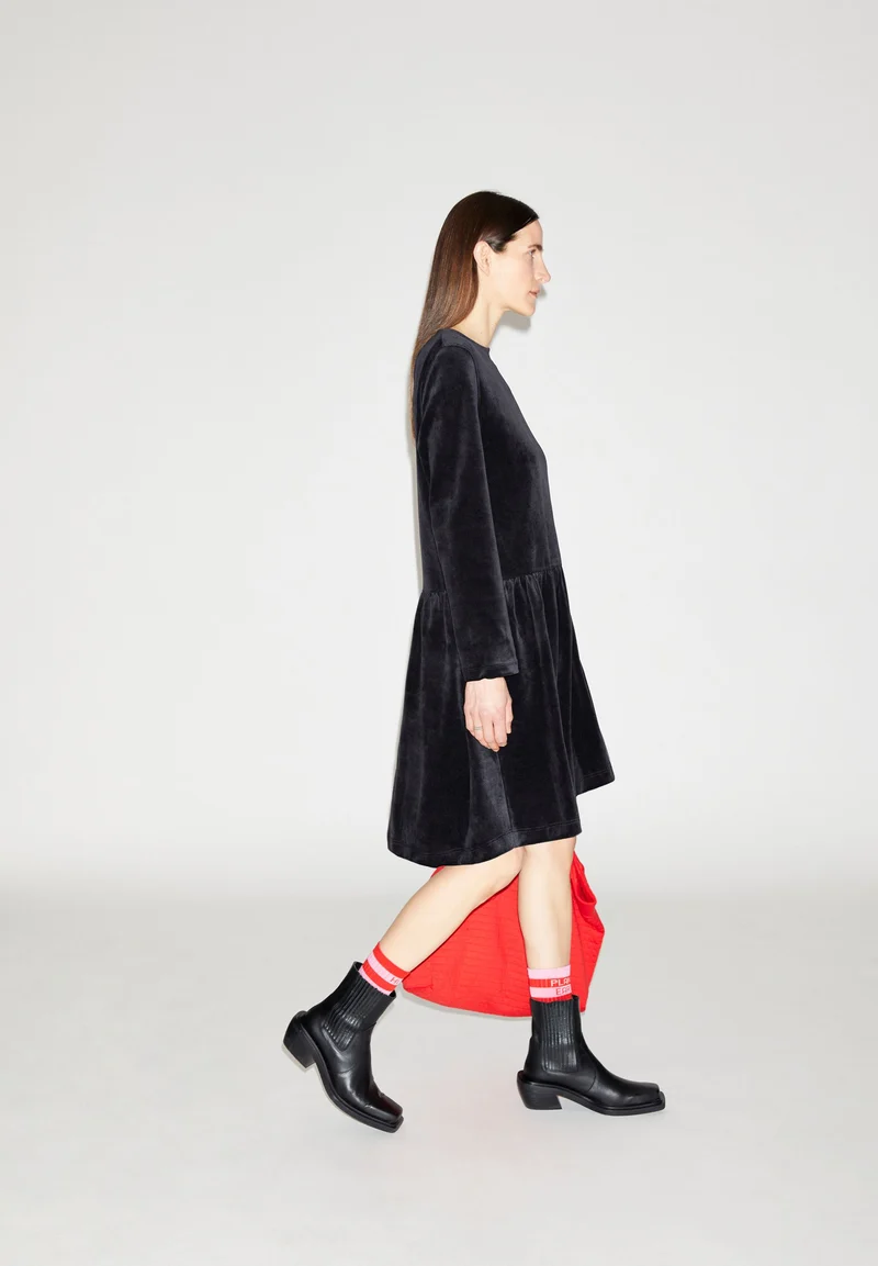 GESAA LOU VELVET | black