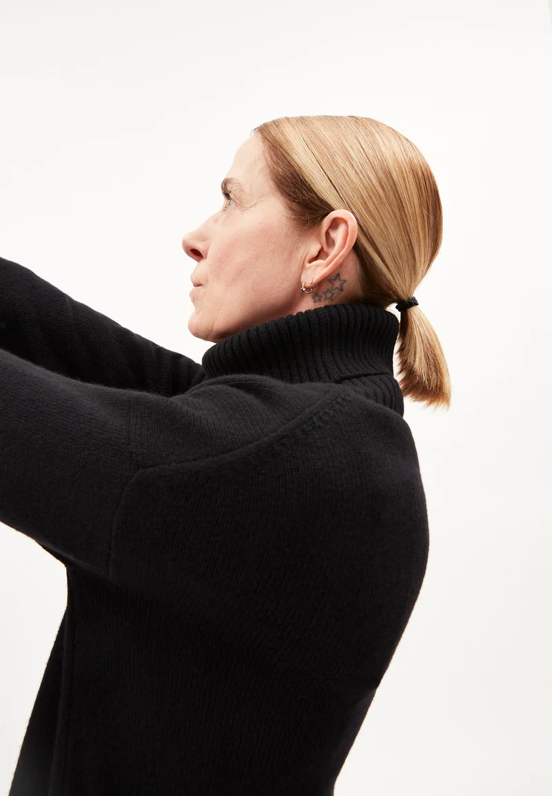 ARDIAA ROLLNECK | black