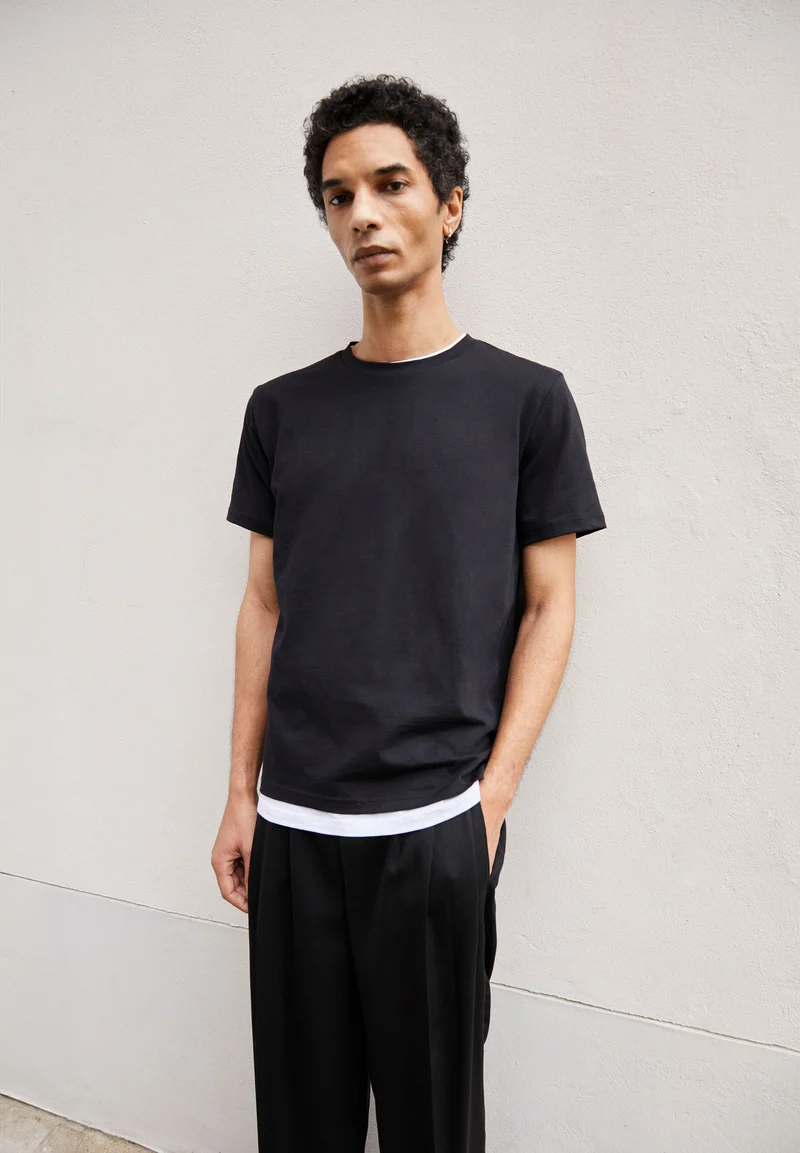 JAAMES STRUCTURE | black
