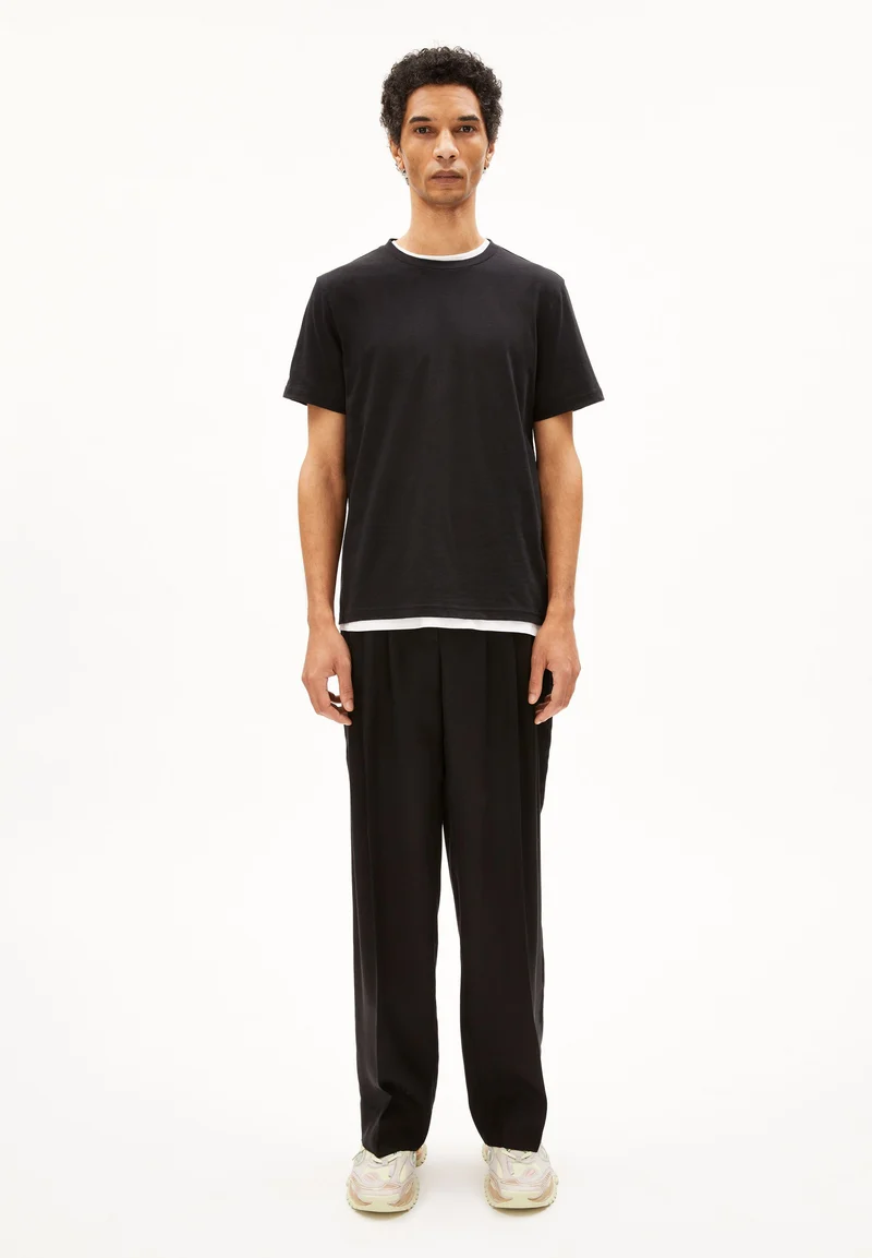 JAAMES STRUCTURE | black