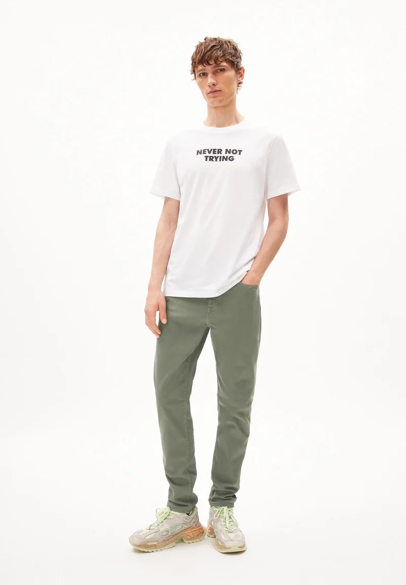ENEAAS QUOTE | white