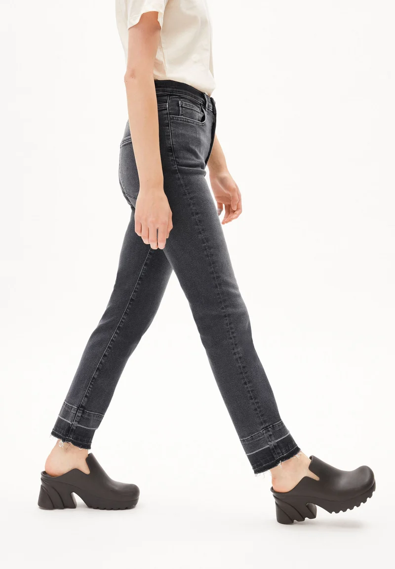 LEJAANI X DETAIL | licorice