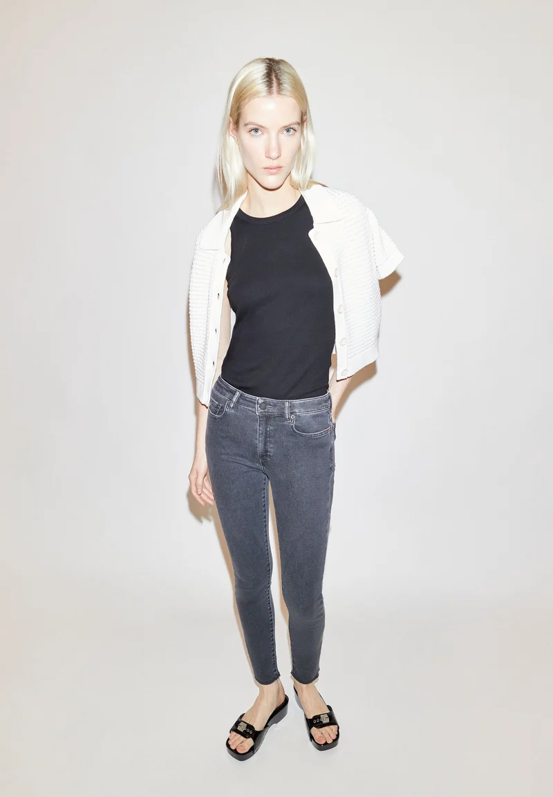 TILLAA X RÅ HEM | light black dnm