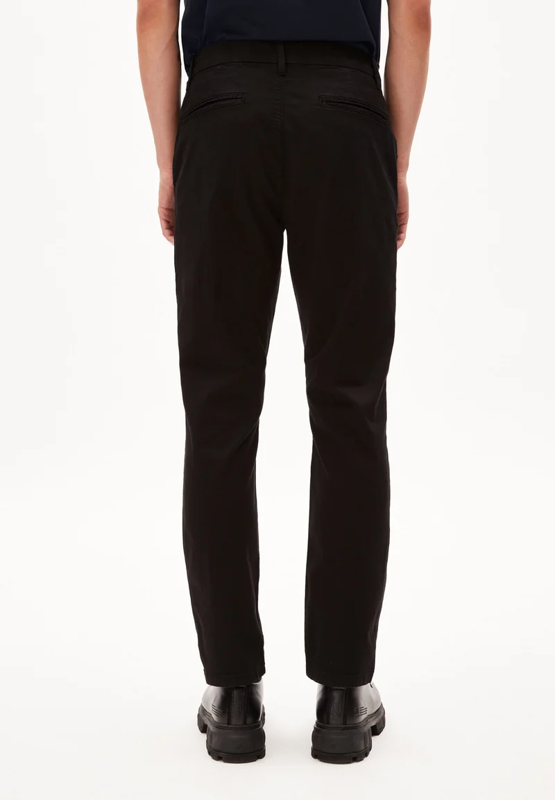 AATHAN | black