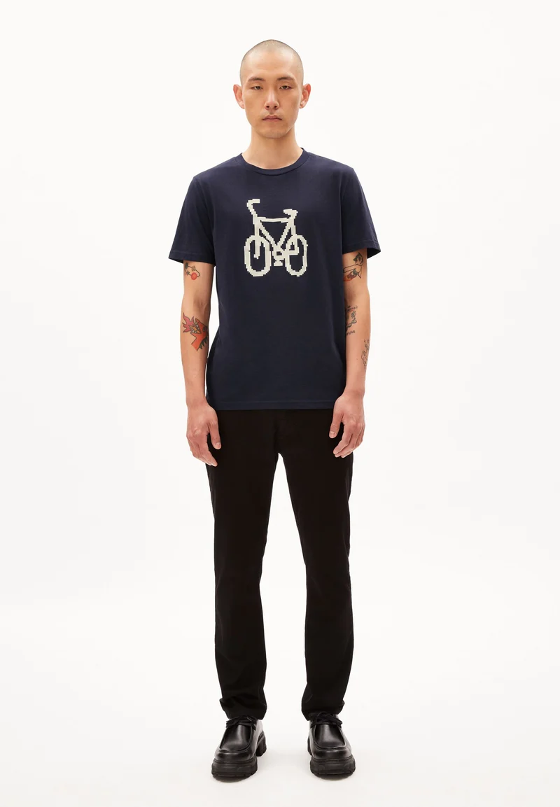 AATHAN | black