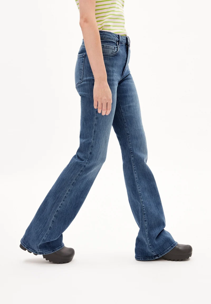 ANAMAA | halogen blue