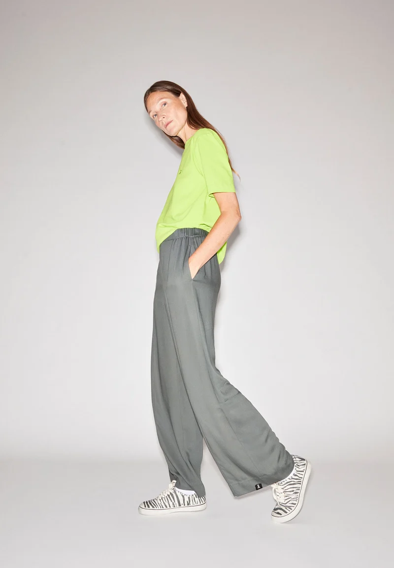JONVAALIE HOSE | space steel