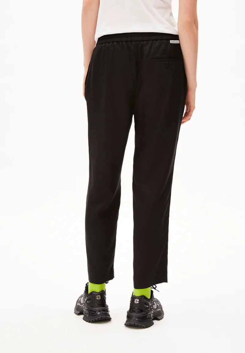 KAADIA TAPERED | black