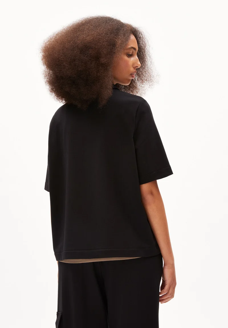 MARIAA GUADALUPE | black