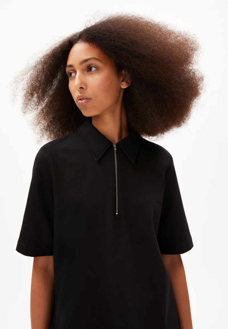 MARIAA GUADALUPE | black
