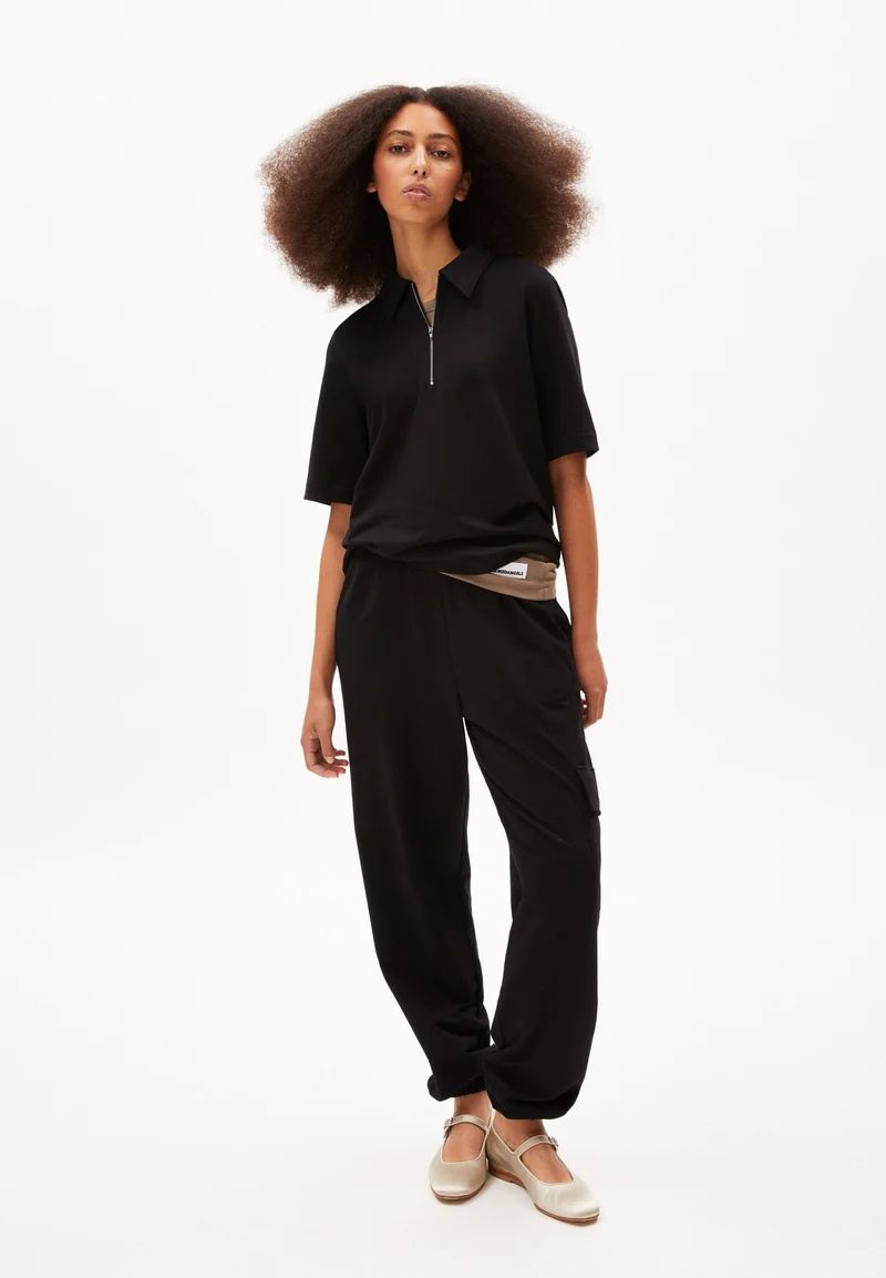 MARIAA GUADALUPE | black