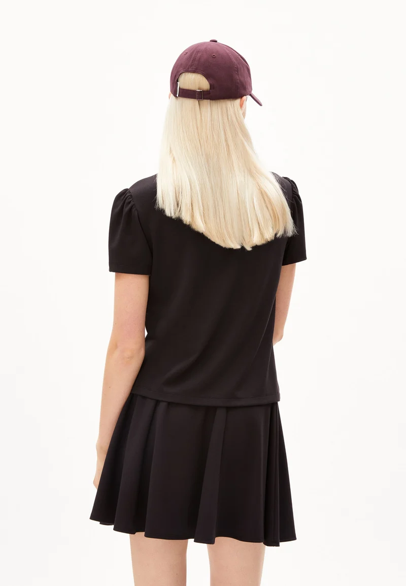 ALEJANDRAA | black