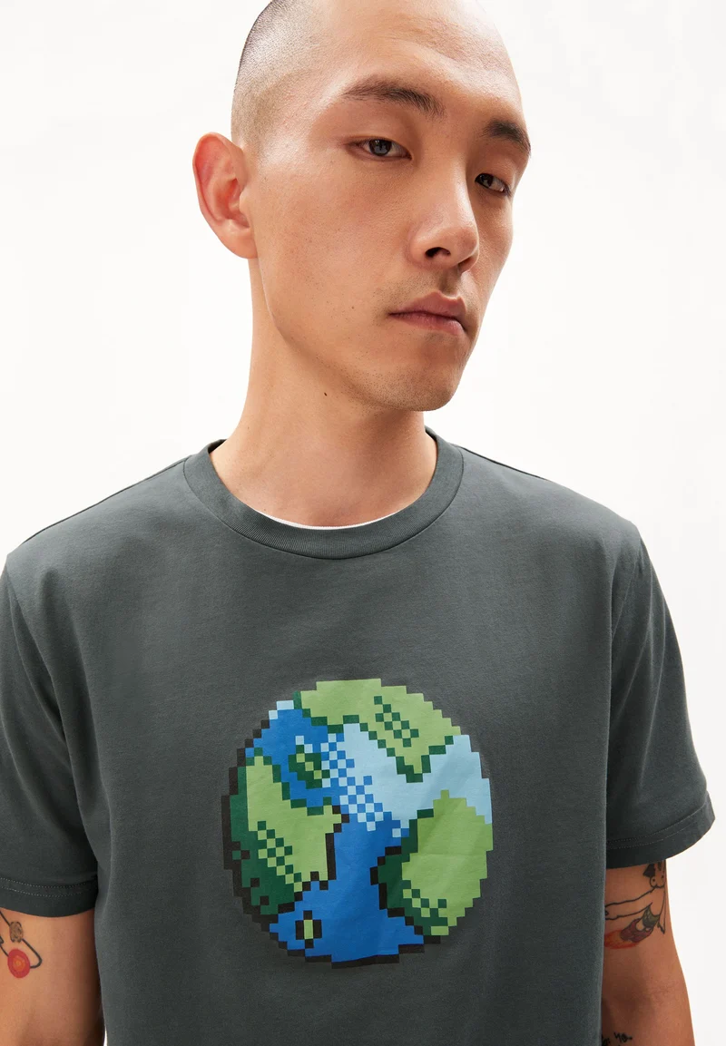JAAMES PLAANET | space steel