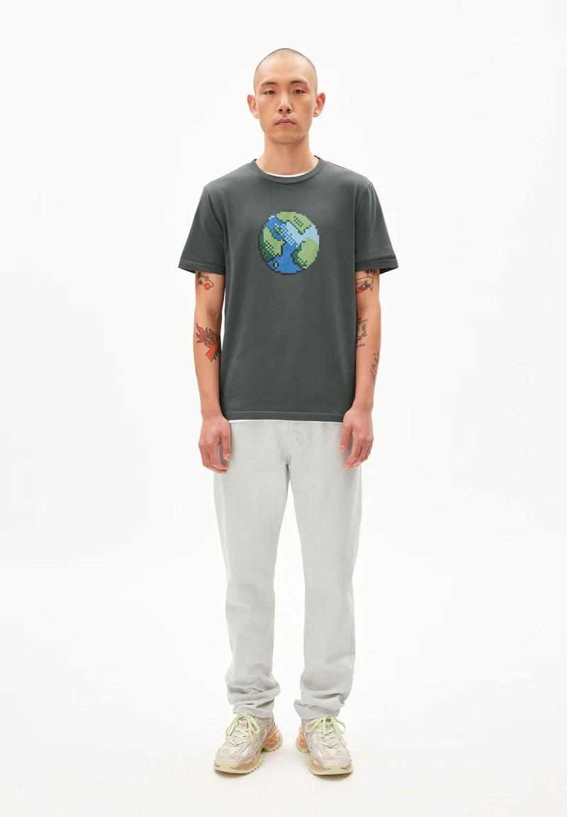 JAAMES PLAANET | space steel