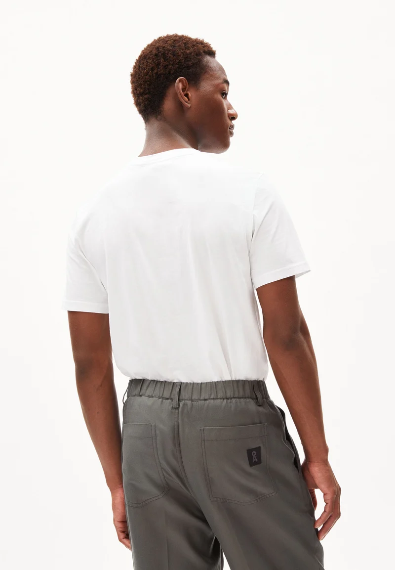 JAAMES PLAANET | white