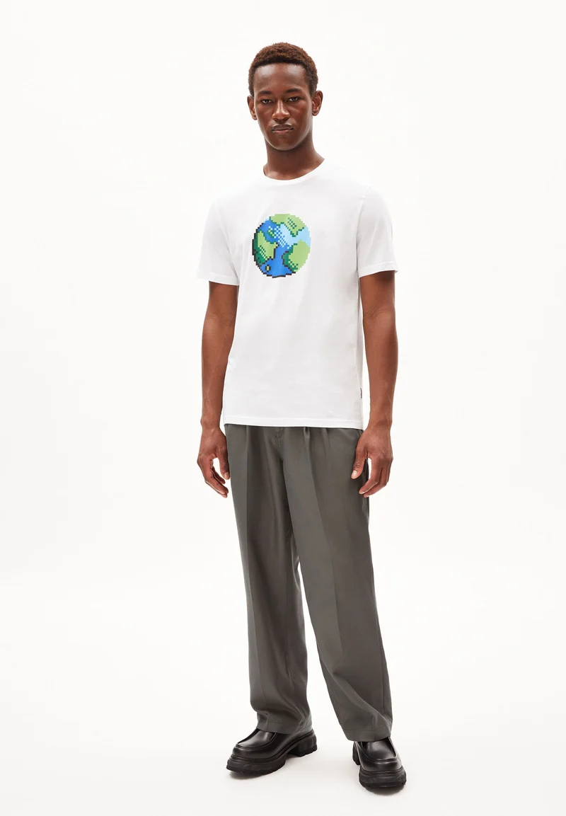 JAAMES PLAANET | white