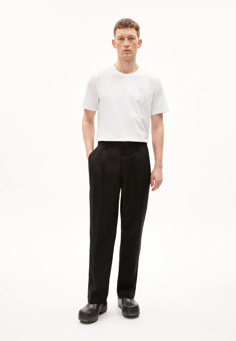 CESAAROS | black