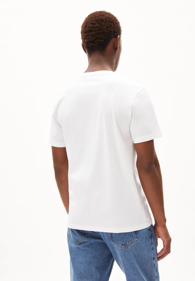 JAAMES SAAVE | white