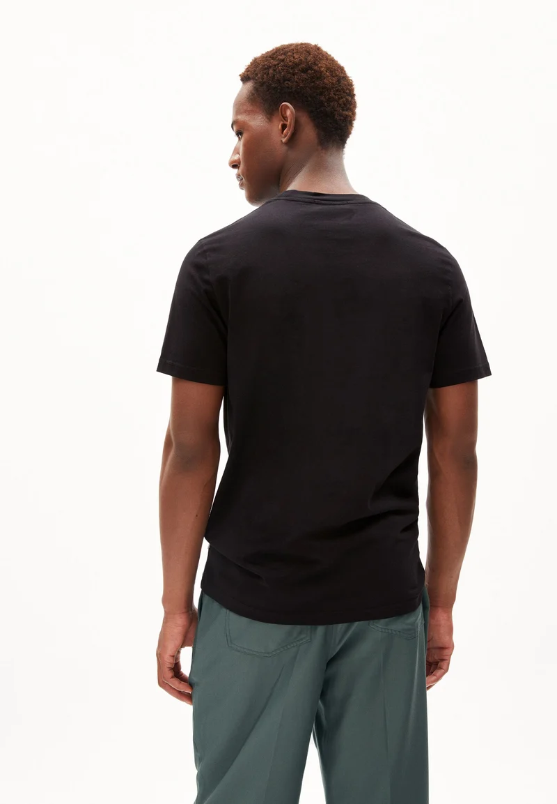 JAAMES SAAVE | black