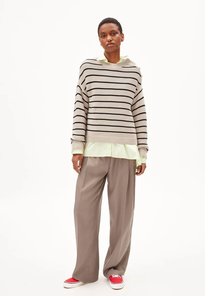 LAVINAAS STRIPED | black-sand stone