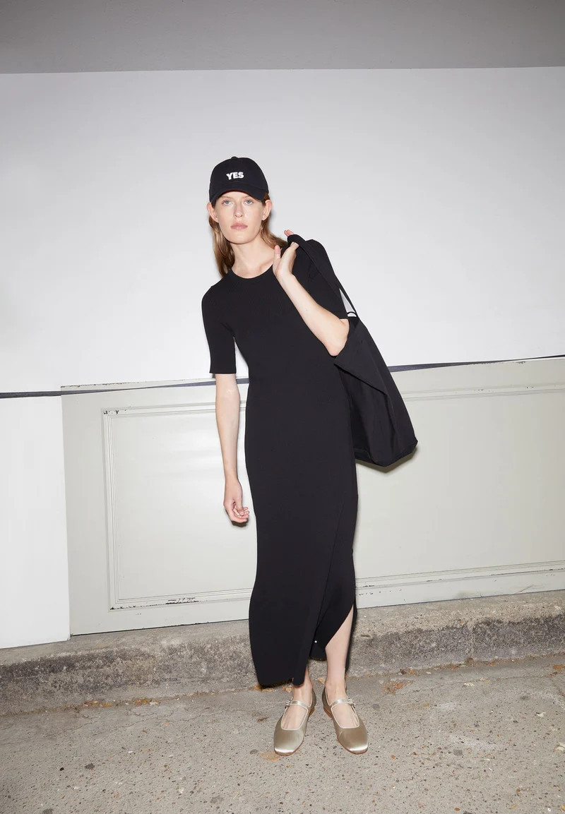LAANIAAS | black