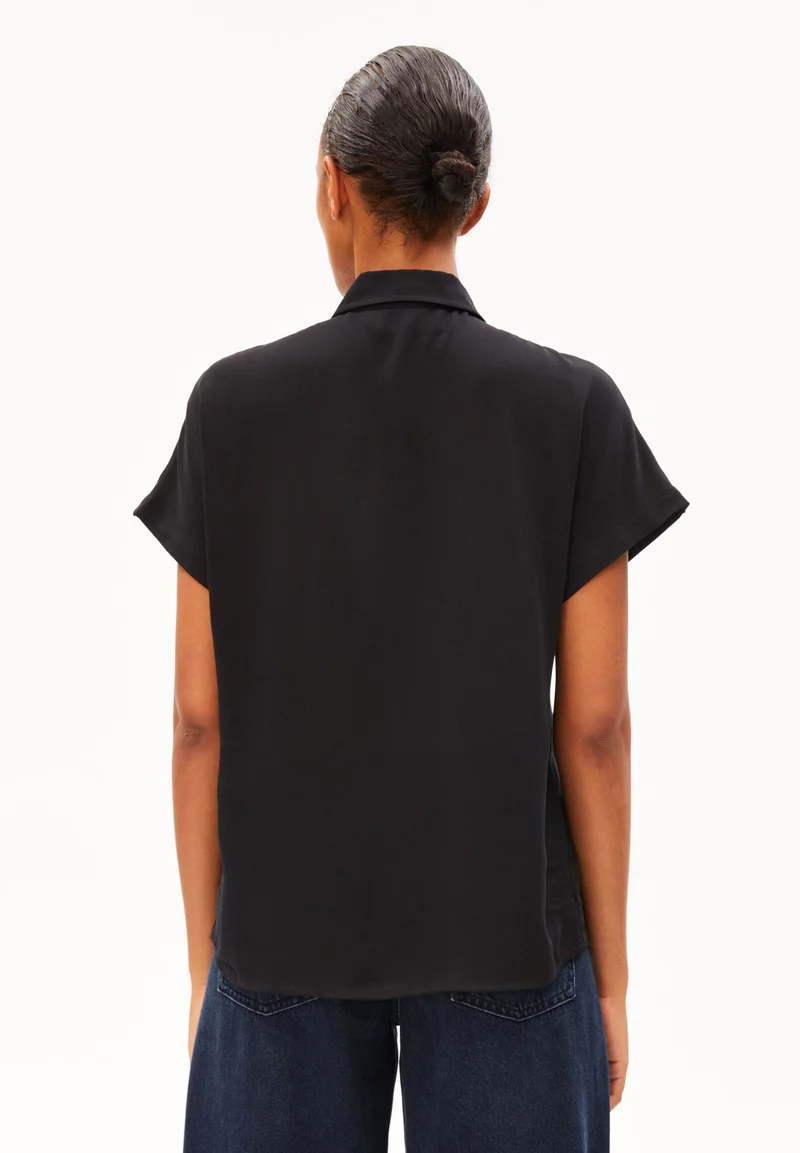 LARISAANA BLUSE | black
