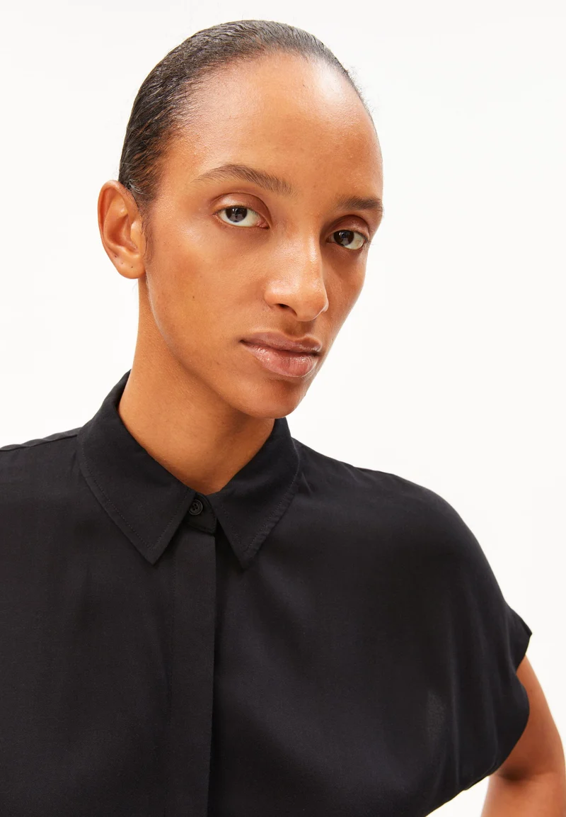 LARISAANA BLUSE | black