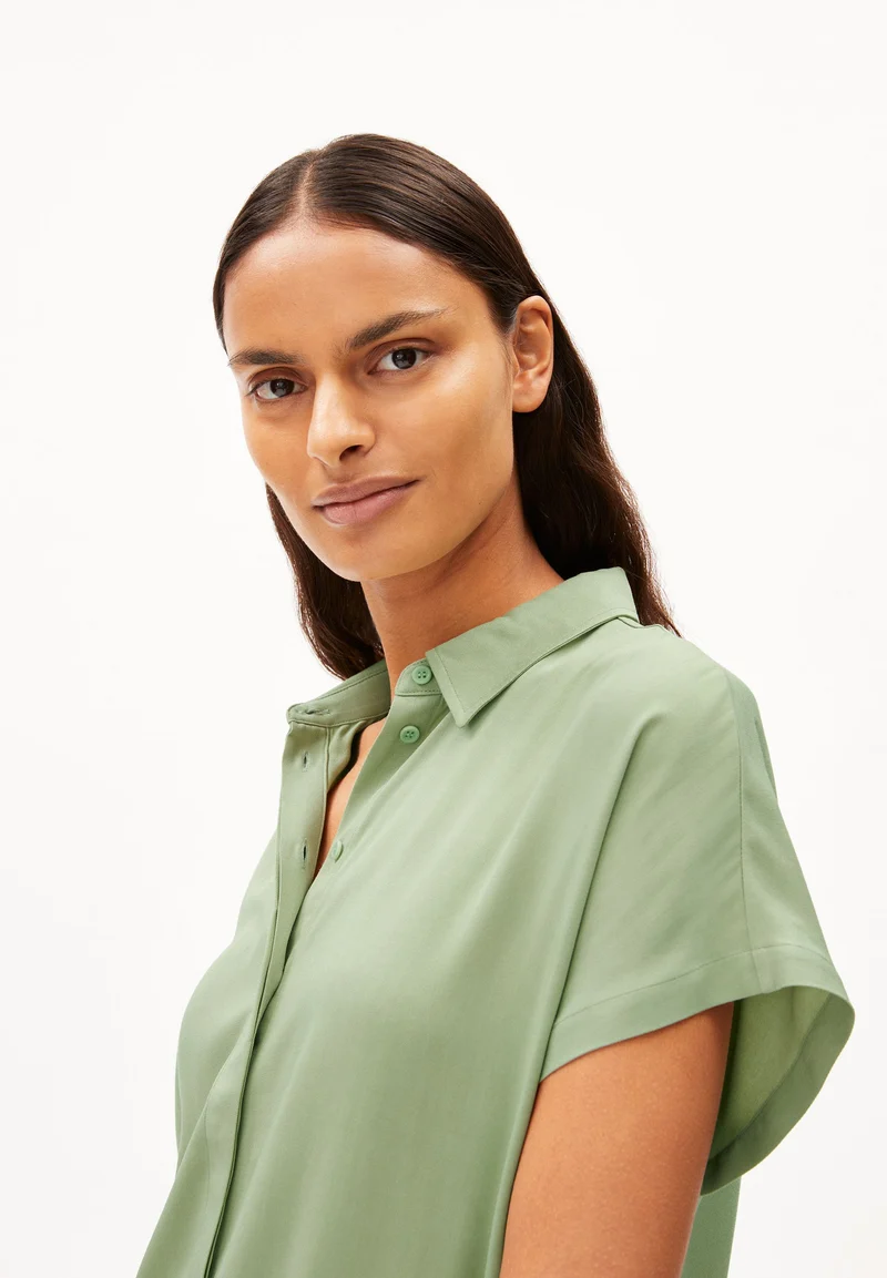 LARISAANA BLUSE | smith green