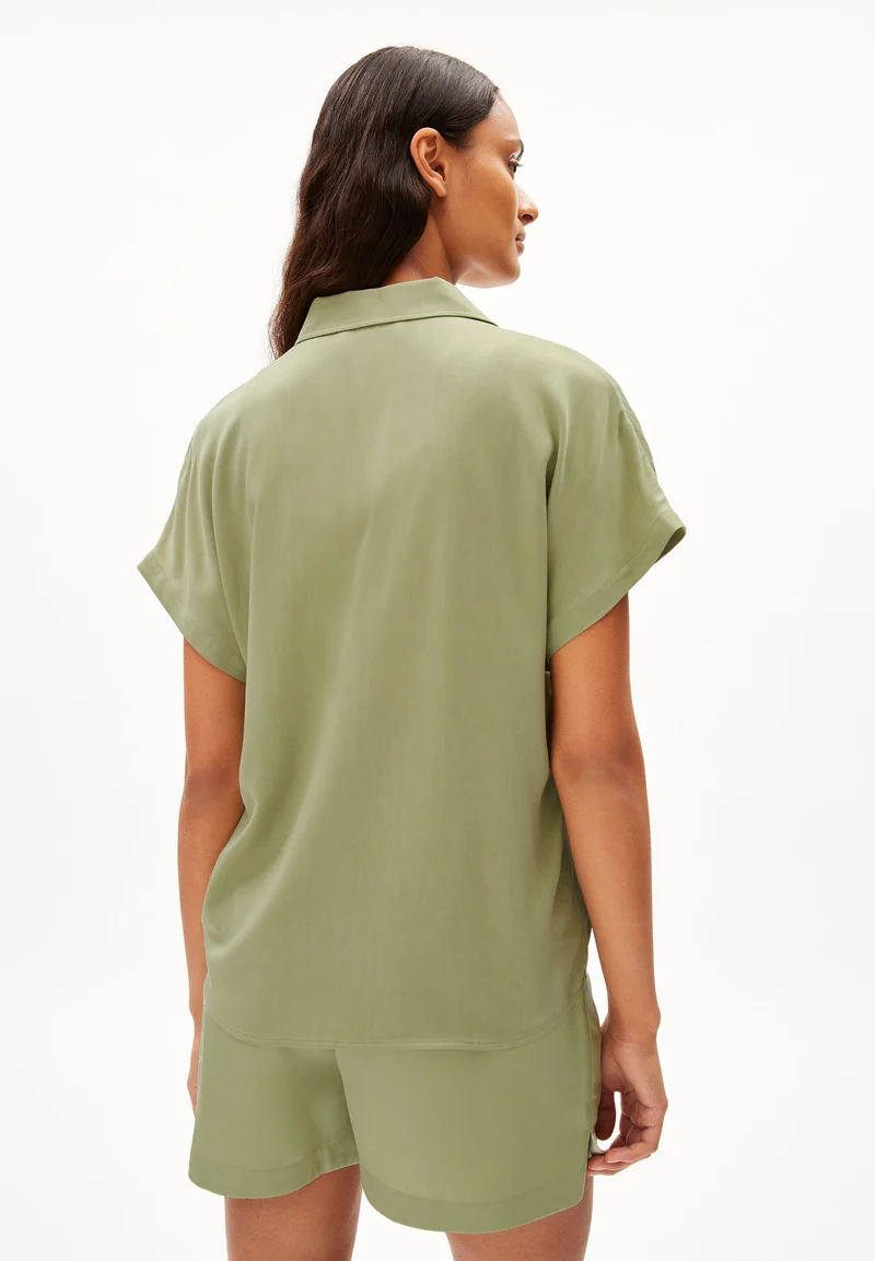 LARISAANA BLUSE | light matcha