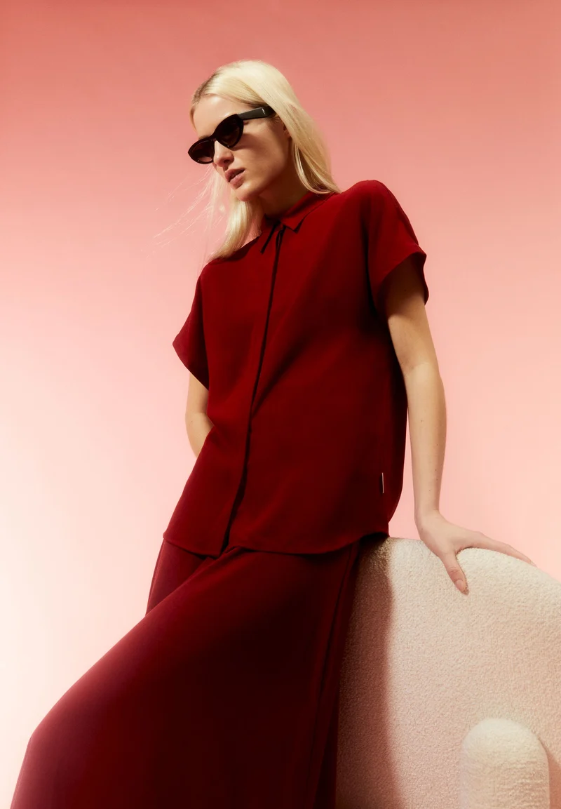LARISAANA BLUSE | dark crimson