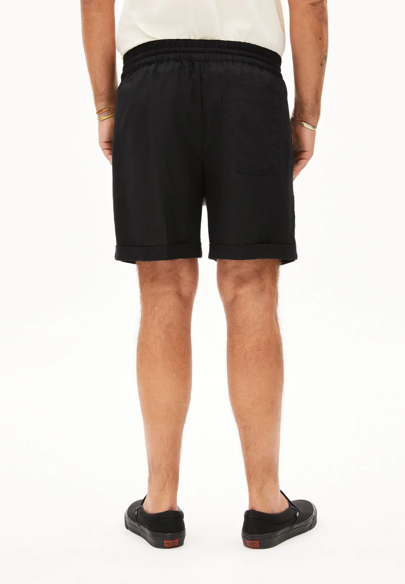 JAACQUE LINO | black