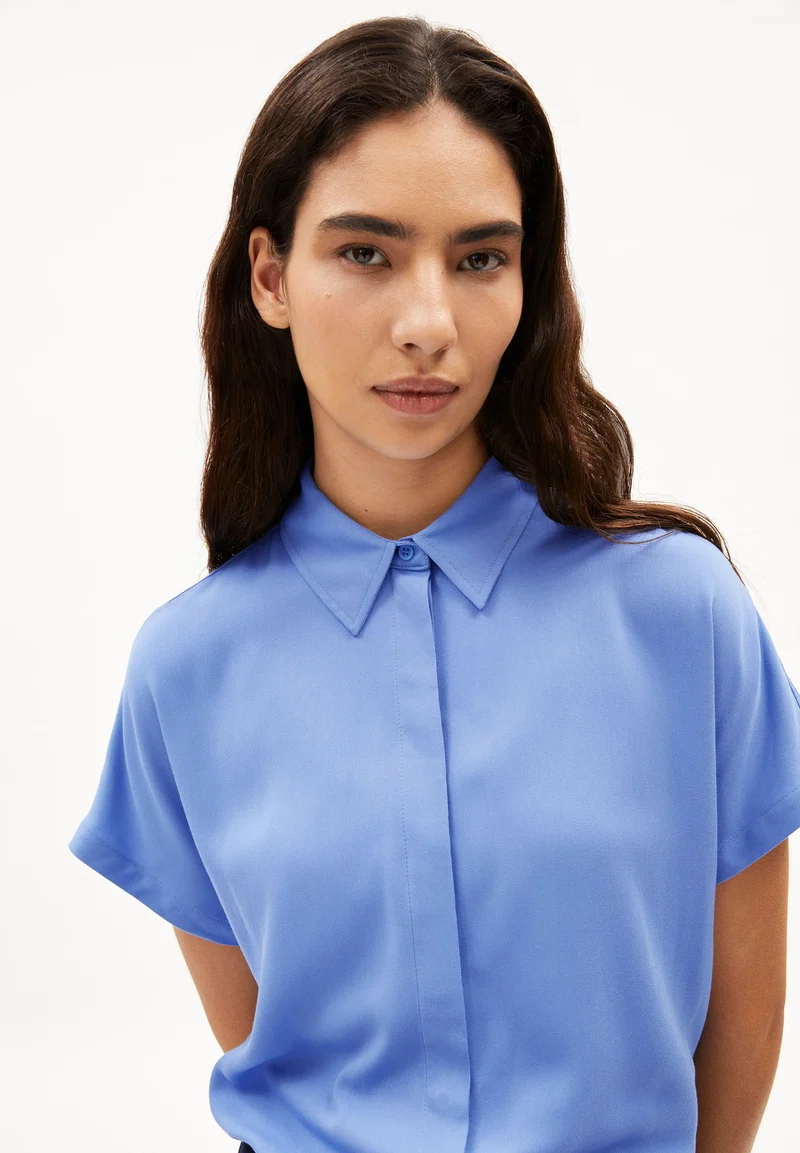 LARISAANA BLUSE | blue bloom