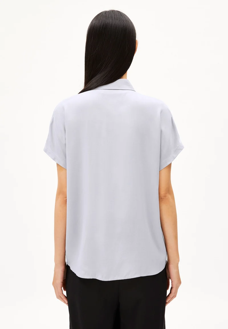LARISAANA BLUSE | misty morning