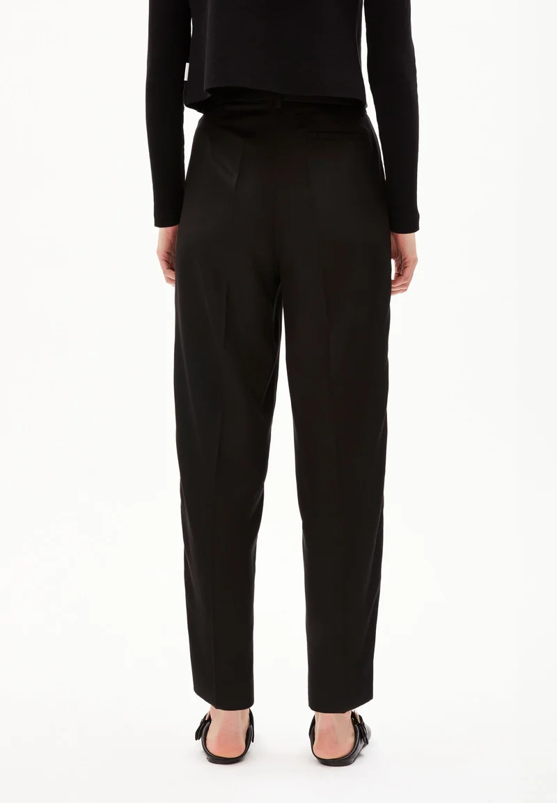 SANDRINAA TAPERED HOSE | black