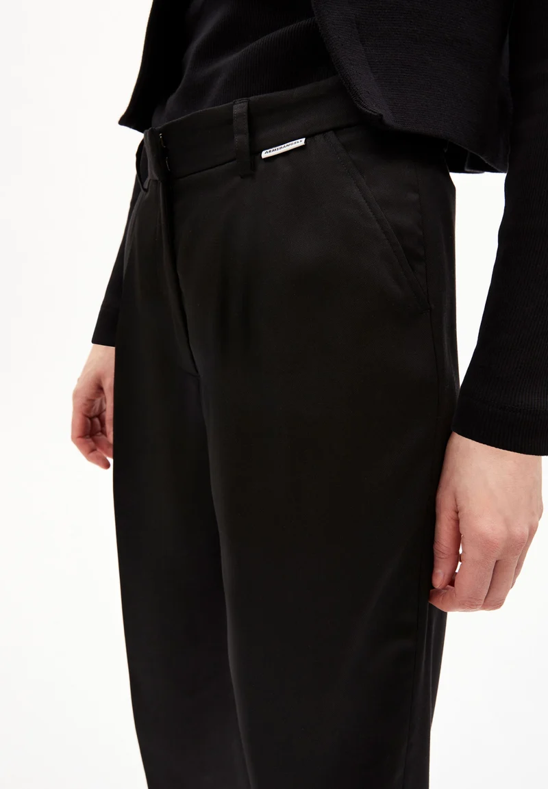 SANDRINAA TAPERED HOSE | black