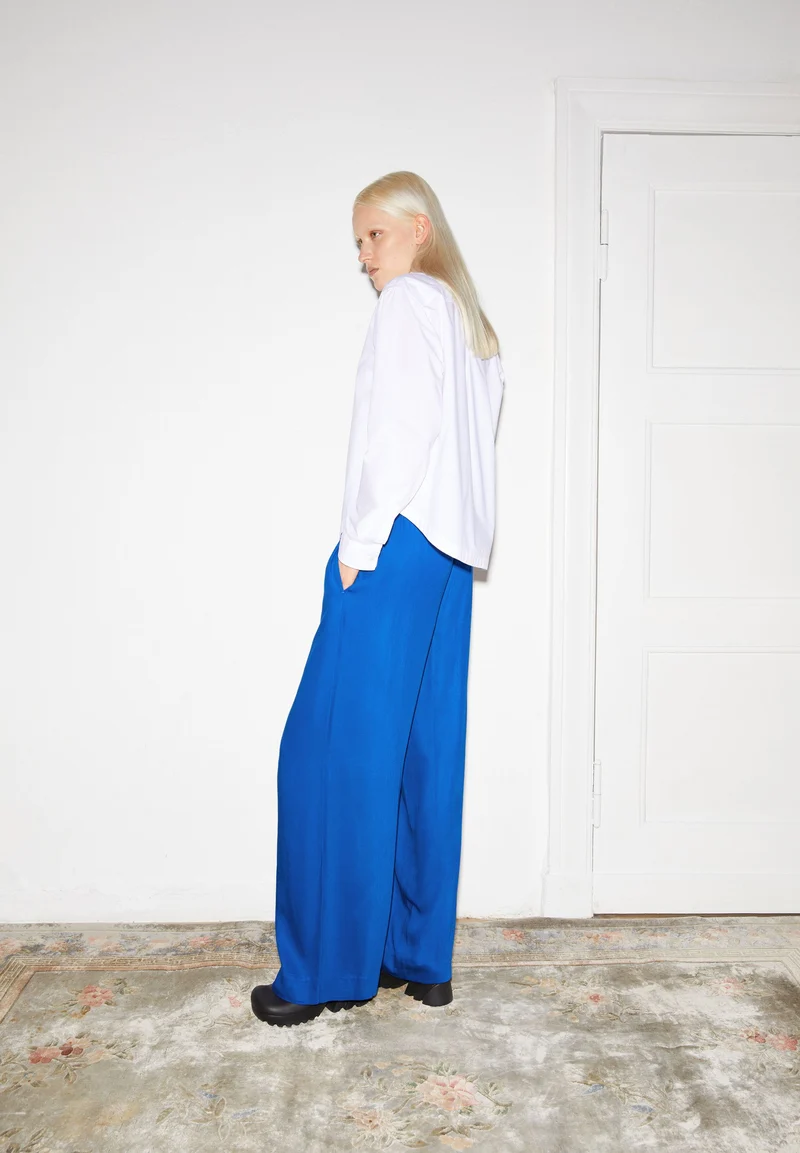 ILMAANI | white
