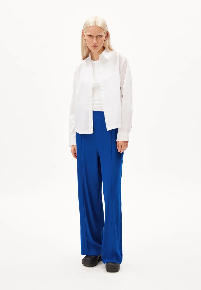 ILMAANI | white