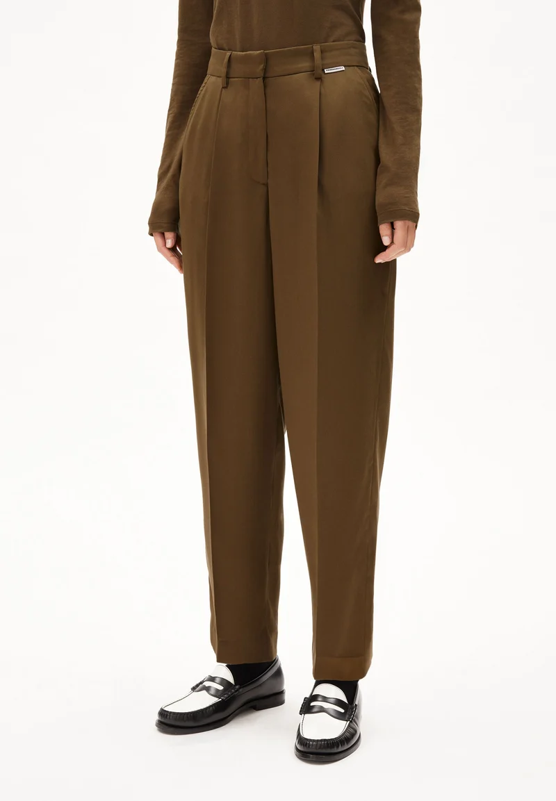 SANDRINAA TAPERED