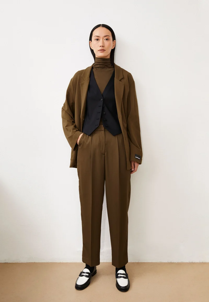 SANDRINAA TAPERED HOSE | dried moss