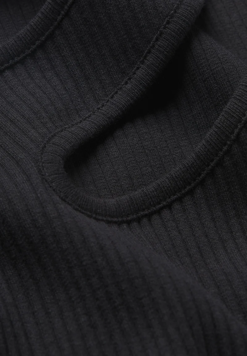 ESILAA | black