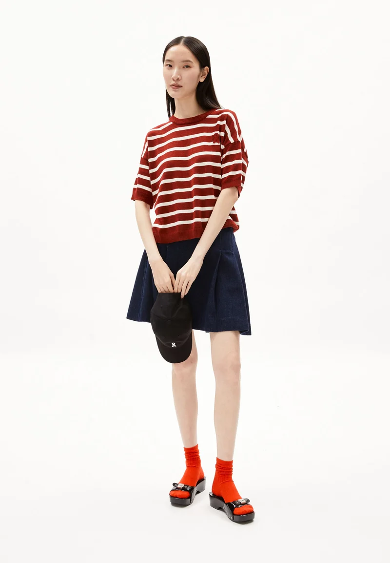 LILLAAS STRIPES | dark crimson-off white