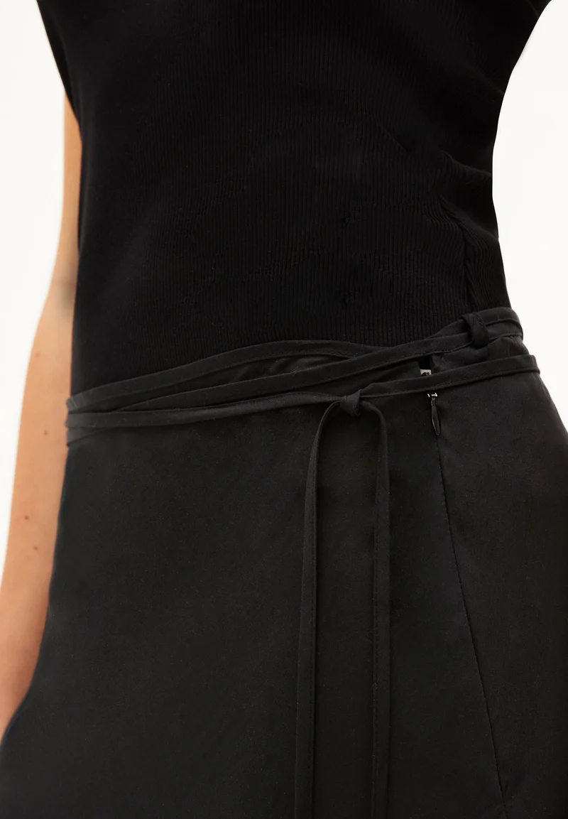 GRAATIA | black