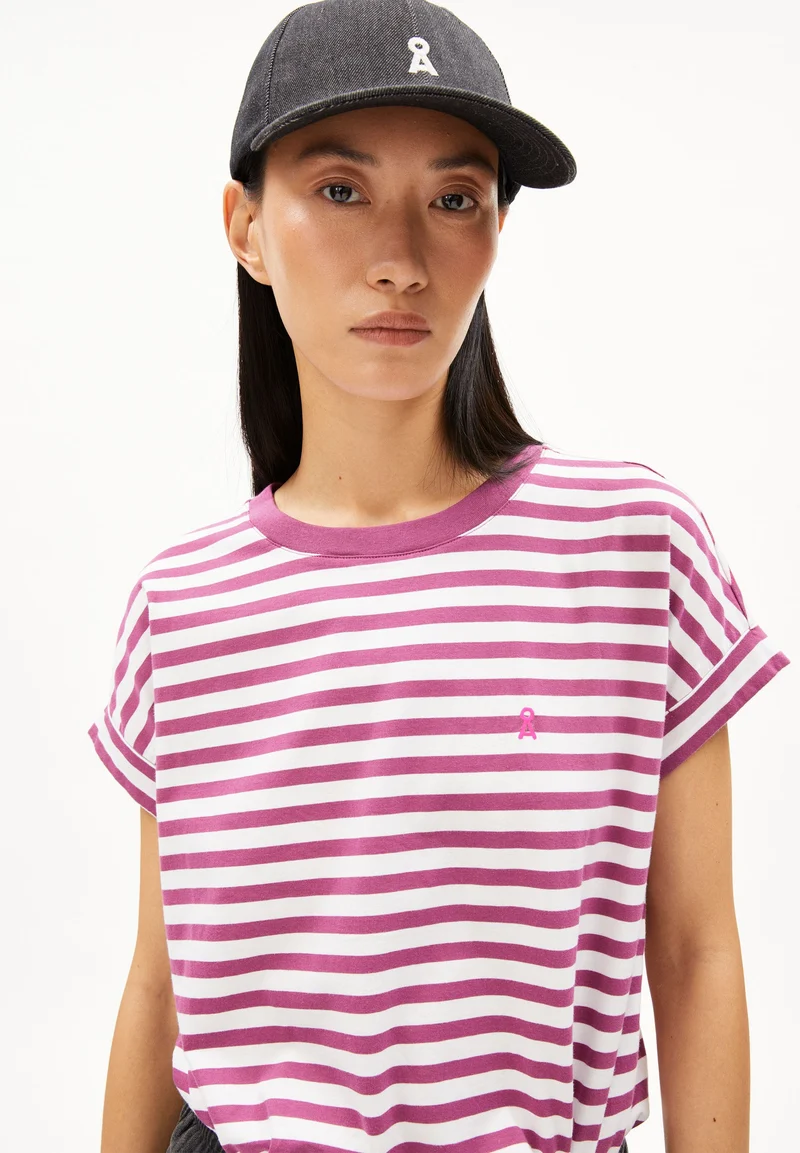 IDAARA GESTREIFTES T-SHIRT | white-crushed berry